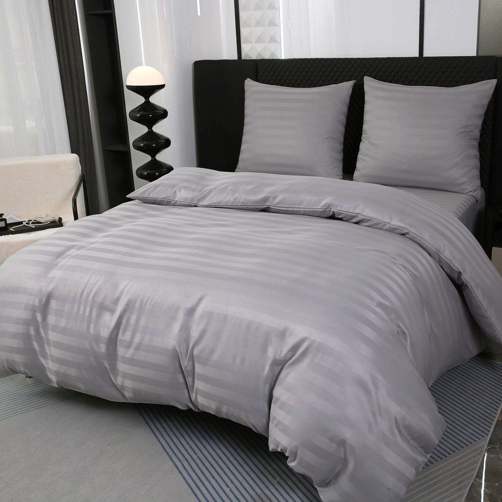 Lenjerie de pat hoteliera din microfibra JASMINE gri deschis - dunga 2 cm, buzunar hotelier Dimensiune lenjerie de pat: 70 x 90 cm | 140 x 220 cm