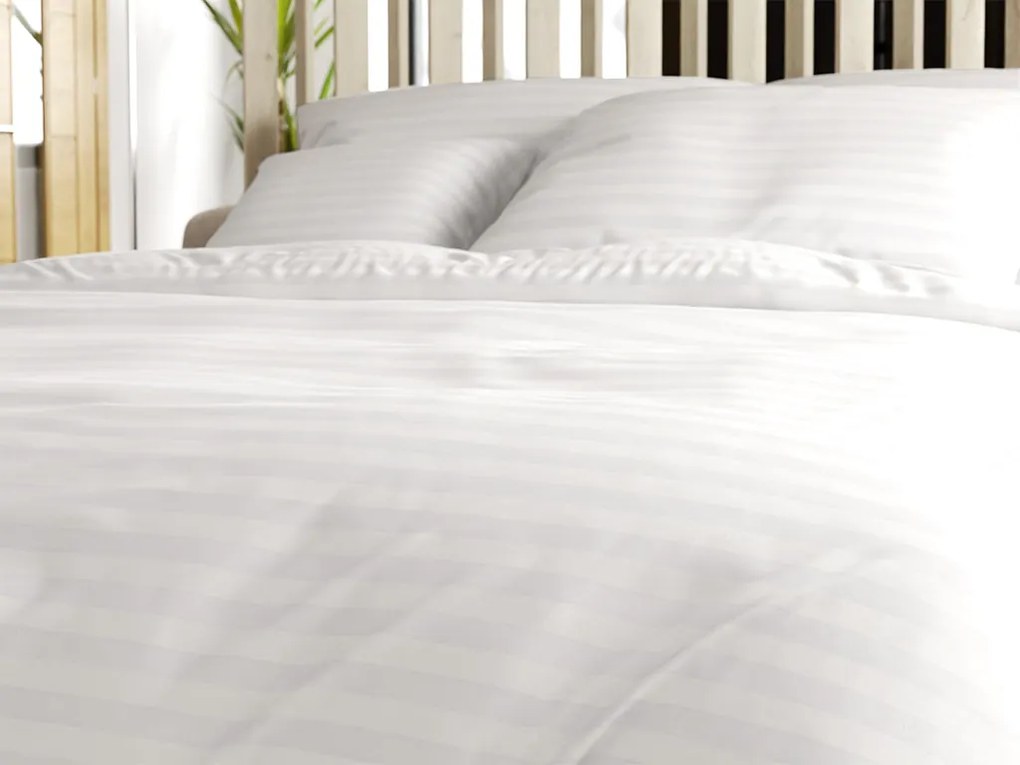 Lenjerie de pat din microfibra JASMINE alba - dunga 2 cm, buzunar hotelier Dimensiune lenjerie de pat: 70 x 90 cm | 140 x 220 cm