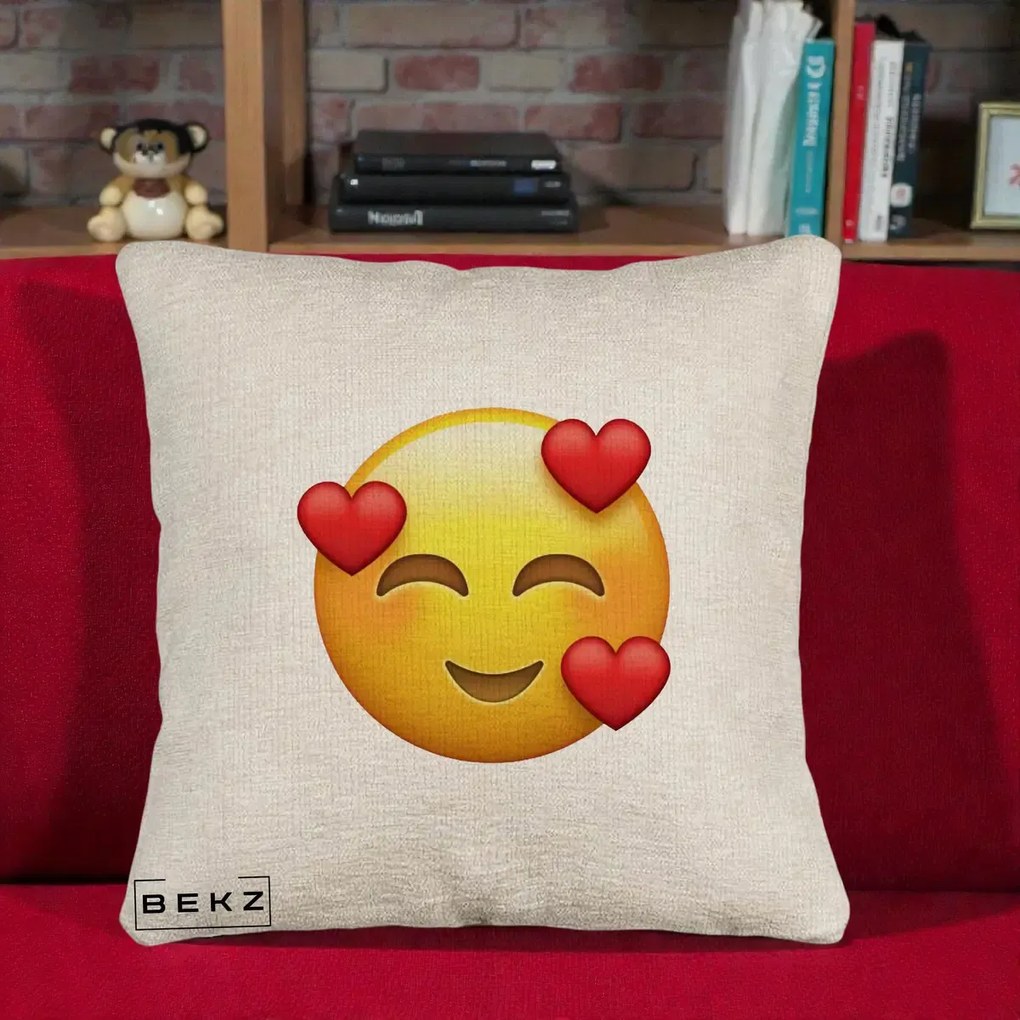 Perna Decorativa Emoji cu 3 Inimi, 40x40 cm, Bej Canapea, Husa Detasabila, Perna Inclusa, BEKZ®