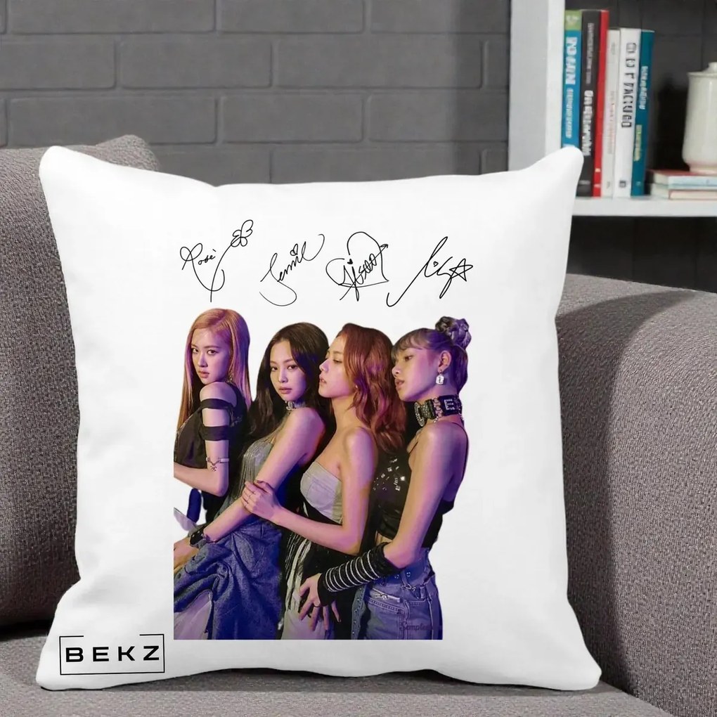 Perna Personalizata K-pop BLACKPINK Fotografie Grup Autografe Deasupra, 40x40 cm, Alba Mata, Husa Detasabila, Perna Inclusa, BEKZ®