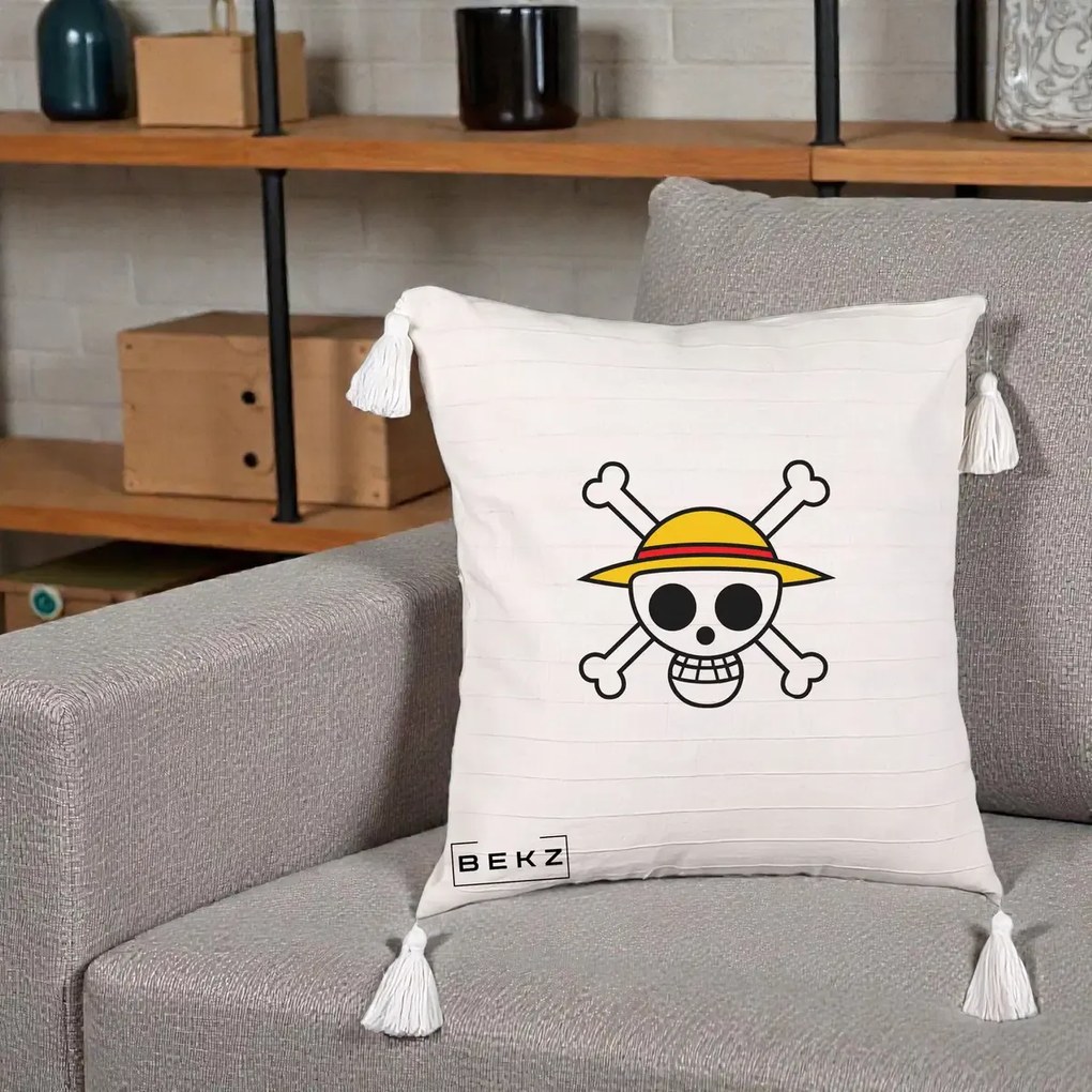 Perna Personalizata One Piece Jolly Roger Straw Hat Pirates, 40x40 cm, Bej cu Franjuri, Husa Detasabila, Perna Inclusa, BEKZ®