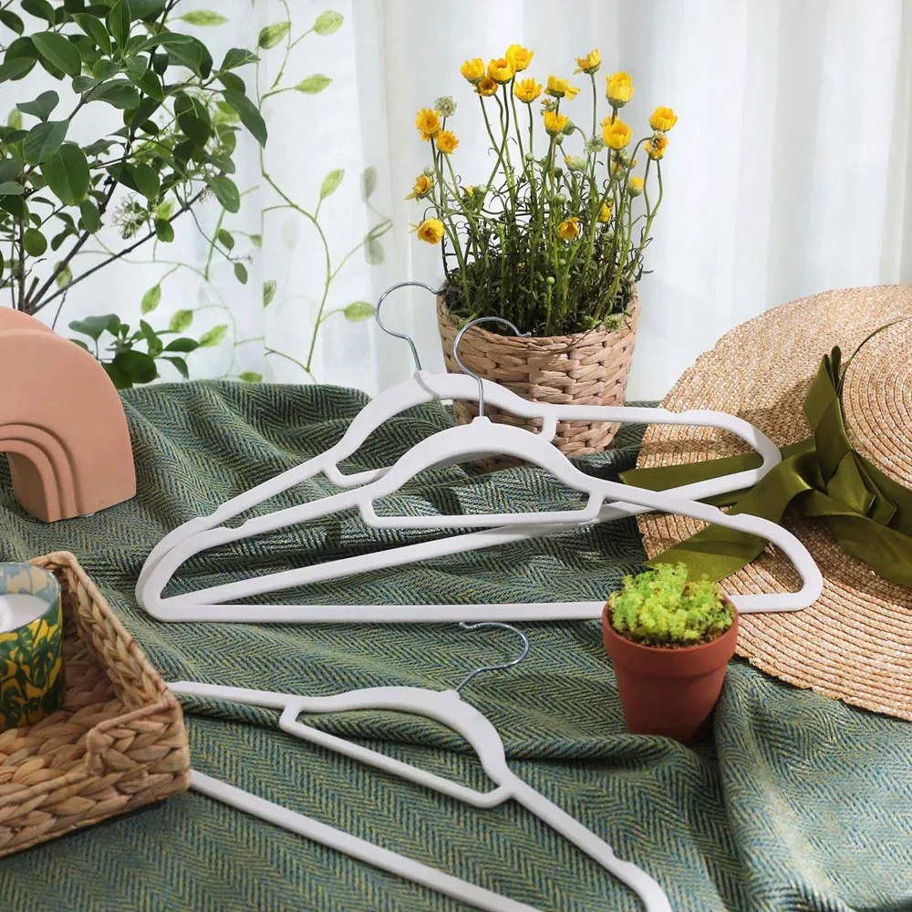 Set de umerașe catifelate antiderapante CHIC, 50 buc., alb SongmicsHome