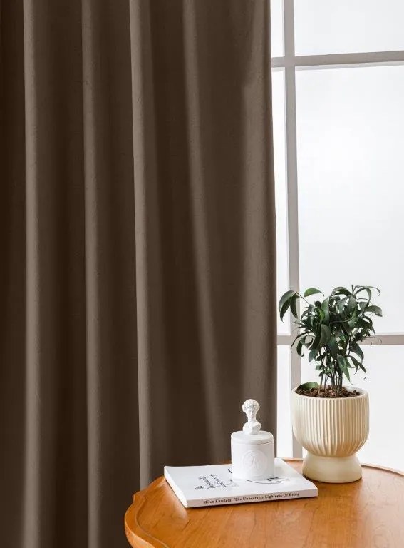 Draperie opaca maro VELVET 135x250 cm Sistem de agatare: Rejansa