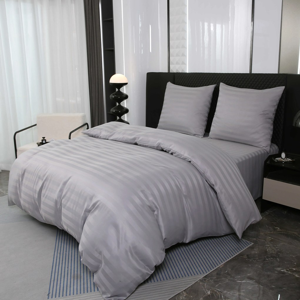 Lenjerie de pat hoteliera din microfibra JASMINE gri deschis - dunga 2 cm, buzunar hotelier Dimensiune lenjerie de pat: 70 x 90 cm | 140 x 220 cm