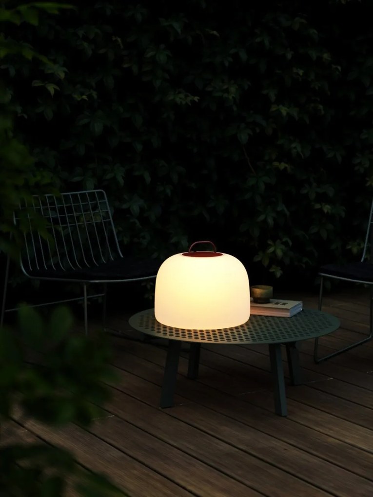 Lampa LED portabila de exterior design nordic IP65 Kettle To-Go Battery red