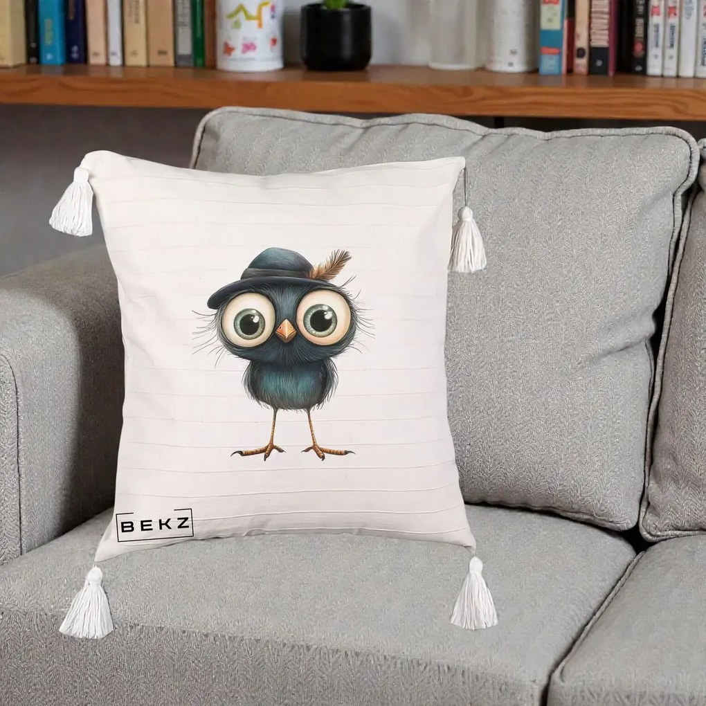 Perna Decorativa Pui Misterios cu Palarie Neagra, 40x40 cm, Bej cu Franjuri, Husa Detasabila, Perna Inclusa, BEKZ®
