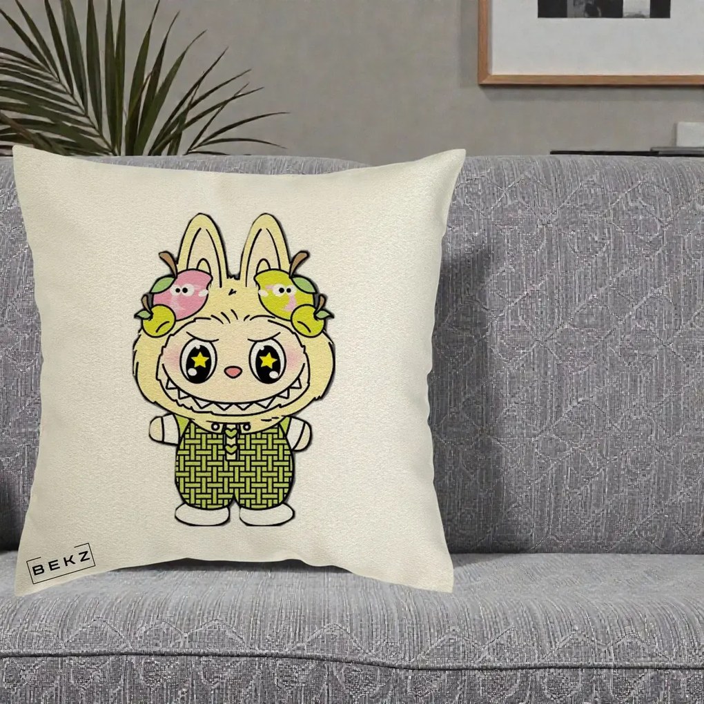 Perna Personalizata Labubu Galben cu Mere si Salopeta, 40x40 cm, Ecru, Husa Detasabila, Perna Inclusa, BEKZ®