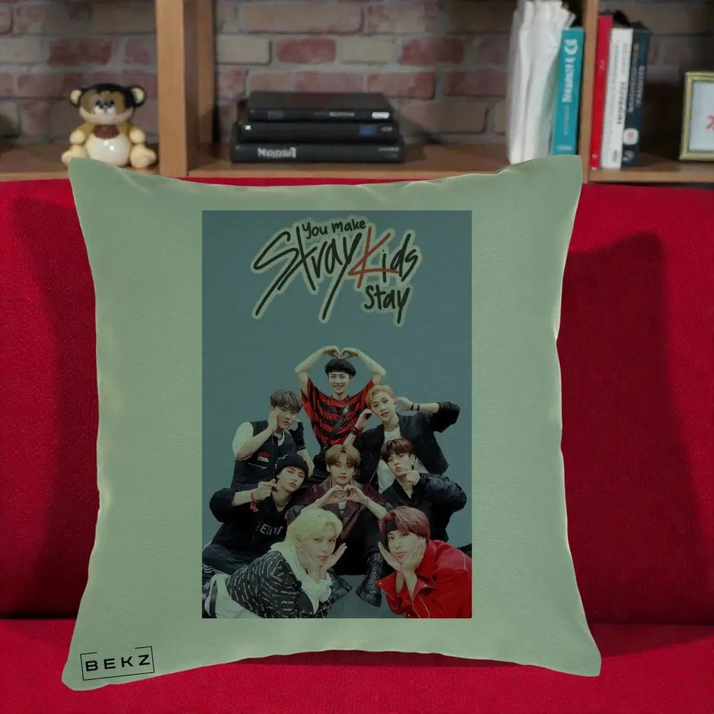 Perna Personalizata K-pop Stray Kids You Make Stray Kids Stay cu Foto Grup, 40x40 cm, Verde, Husa Detasabila, Perna Inclusa, BEKZ®