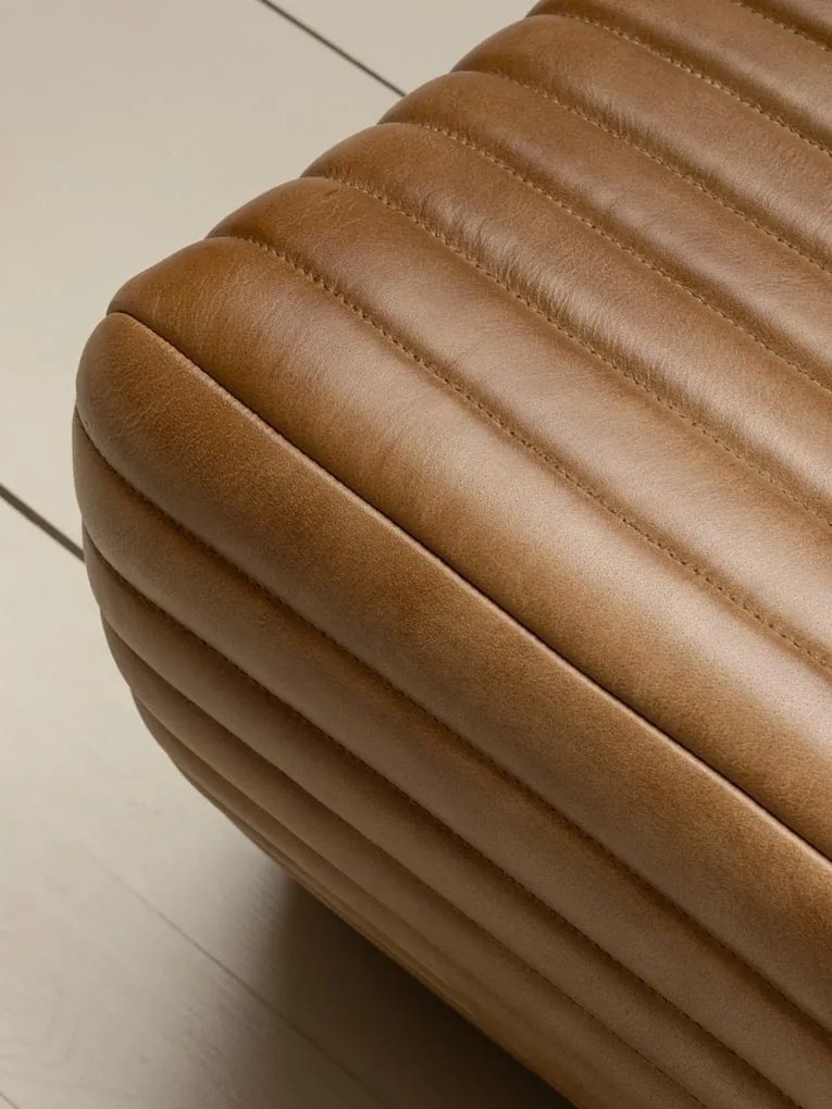 Fotoliu din piele naturala maro cu cusături canelate, 71×59×84 cm, „Aston"