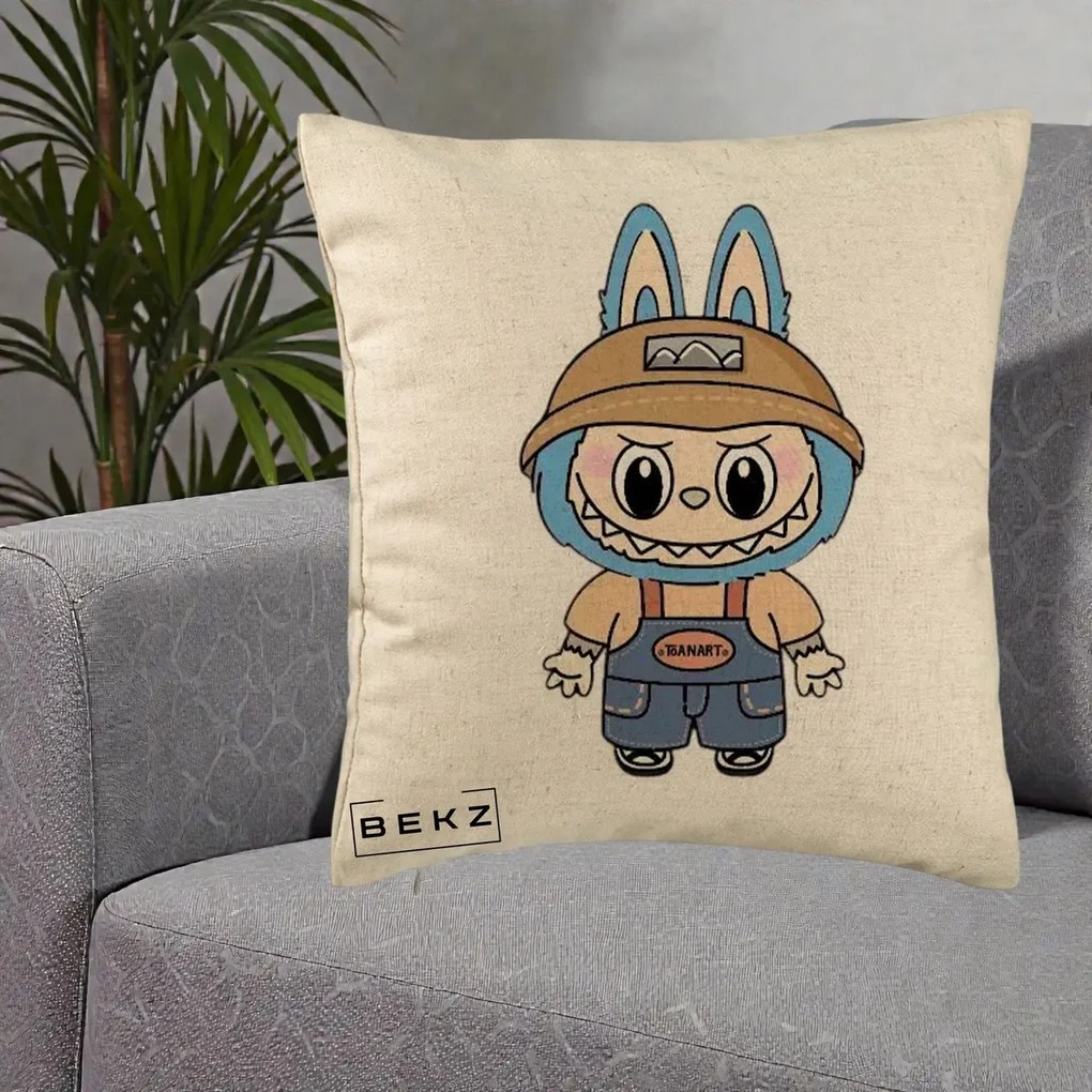 Perna Personalizata Labubu Toanart Blugi, 40x40 cm, Bej, Husa Detasabila, Perna Inclusa, BEKZ®