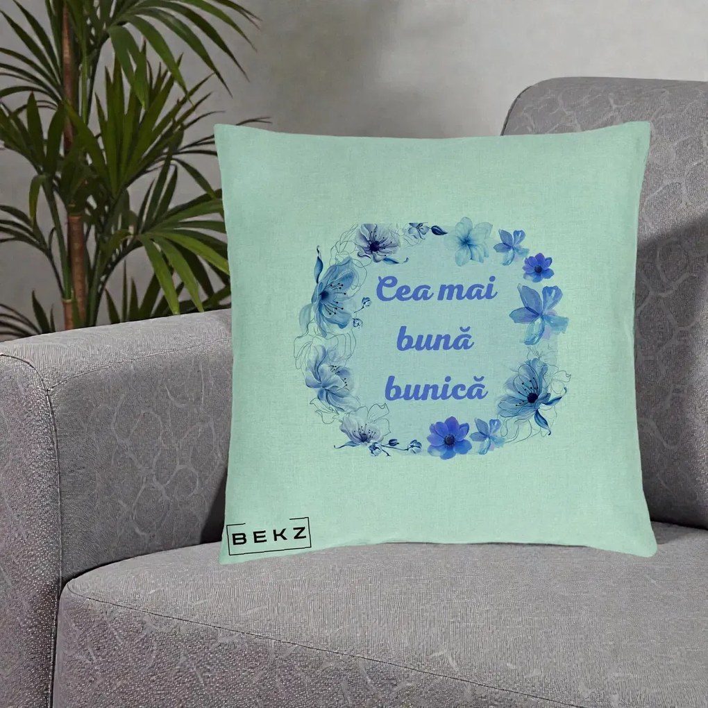 Cadou pentru Bunica - Perna Personalizata Cea Mai Buna Bunica Coronita Flori Albastre Acuarela, 40x40 cm, Verde Menta, Husa Detasabila, Perna Inclusa, BEKZ®