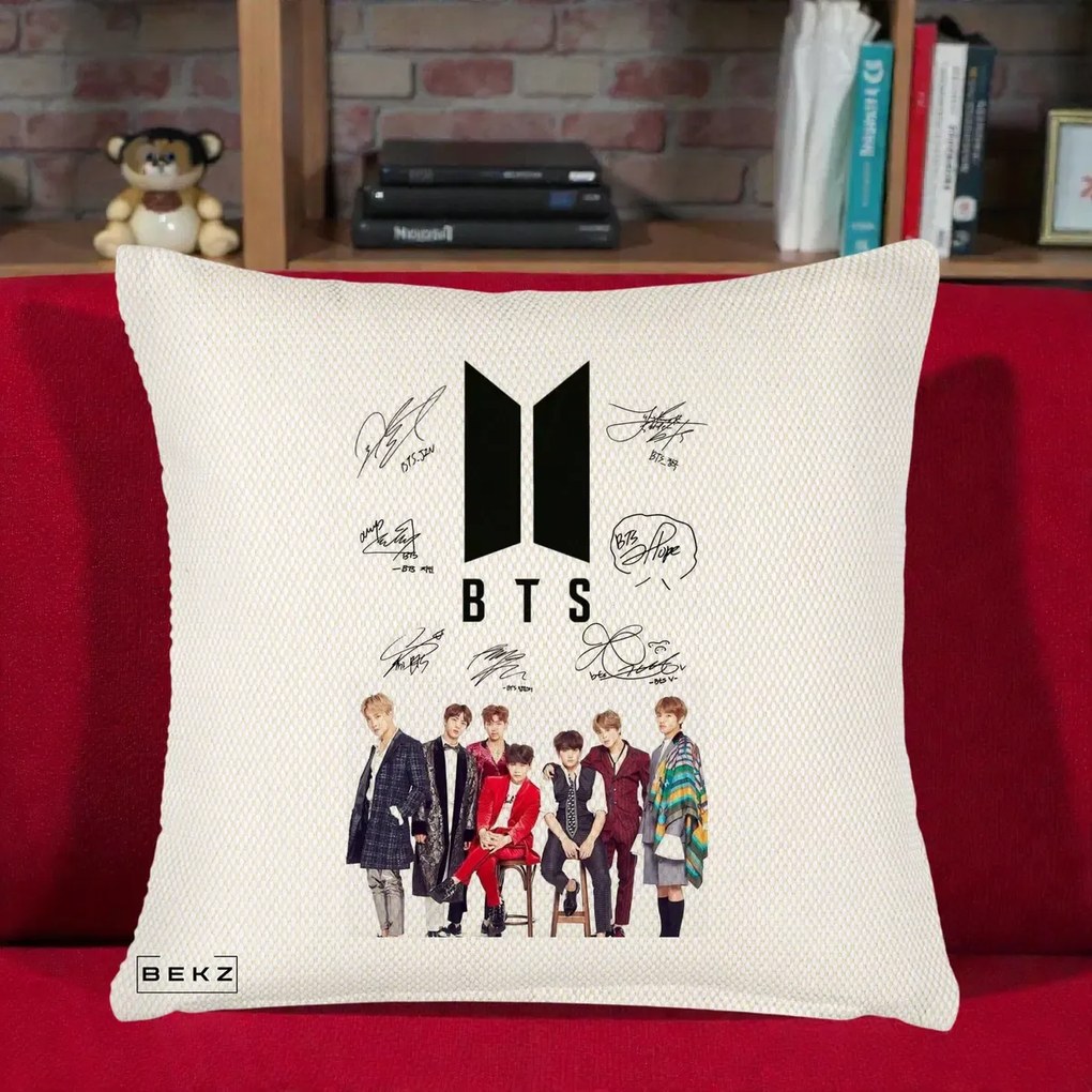 Perna Personalizata K-pop BTS Semnaturi Foto, 40x40 cm, Crem Reliefat, Husa Detasabila, Perna Inclusa, BEKZ®