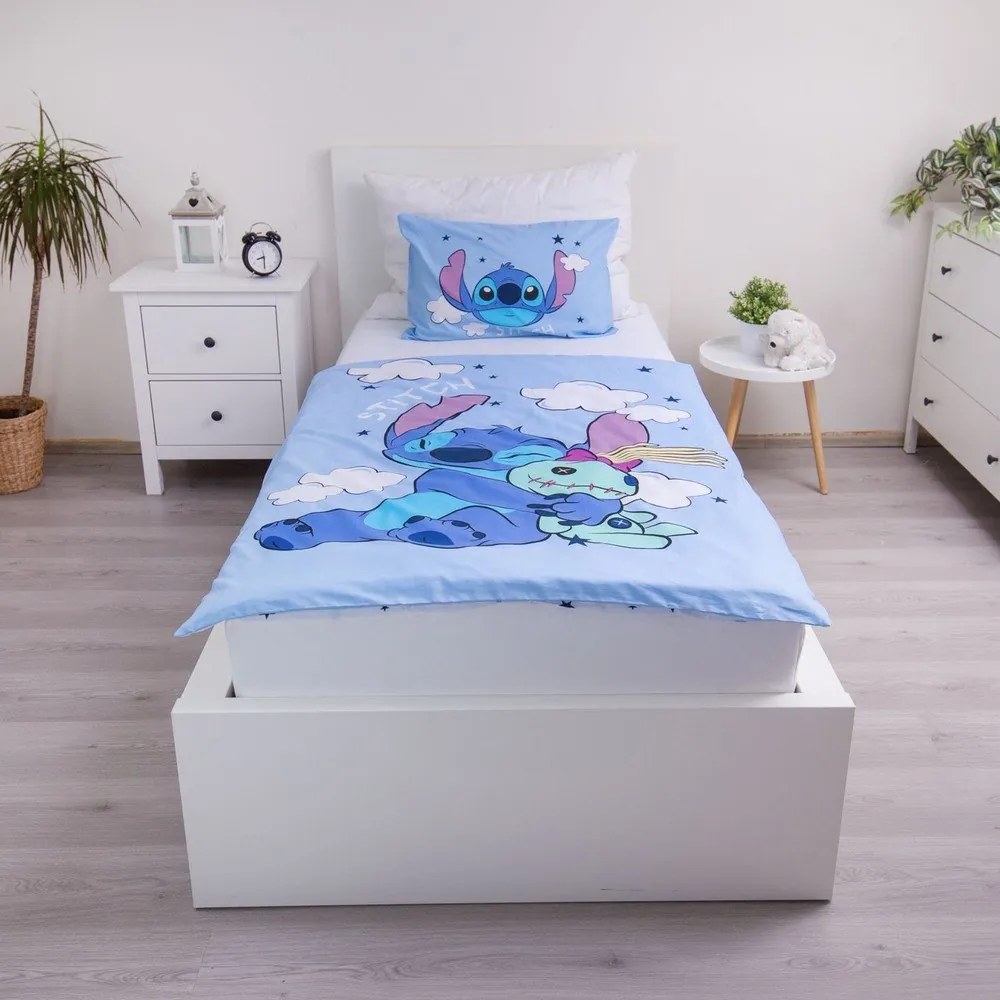 Lenjerie de pat pentru copii albastră din bumbac pentru pătuț 100x135 cm Lilo &amp; Stitch "Clouds" – Jerry Fabrics