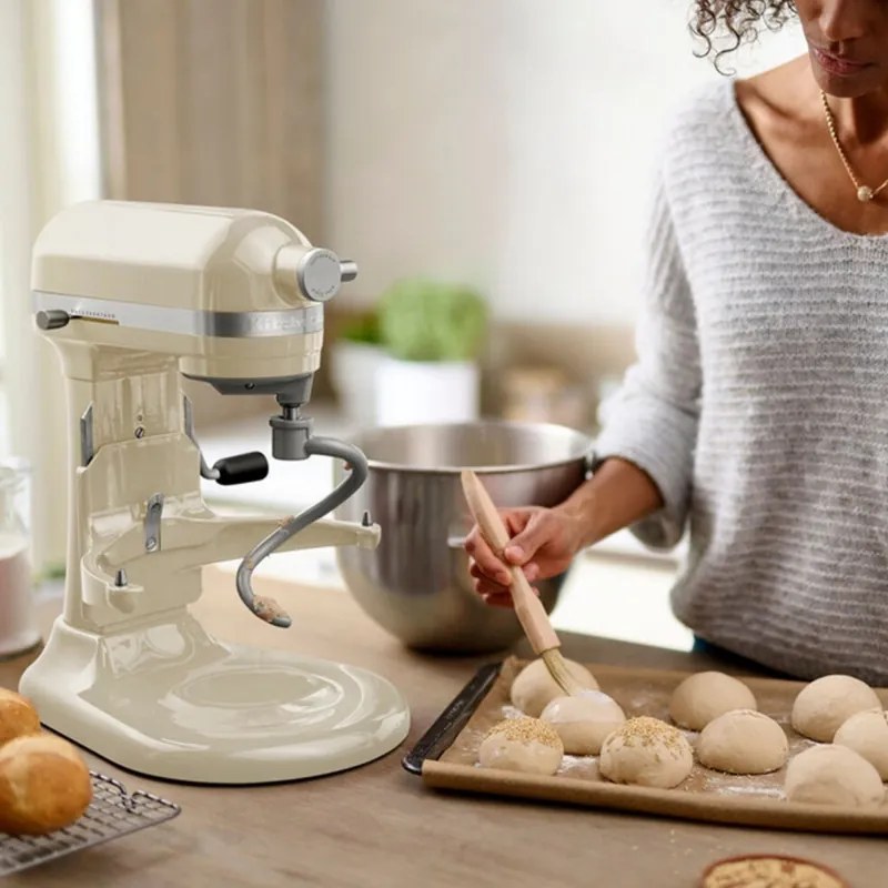 Mixer planetar KitchenAid Artisan 5KSM70SHXEAC Almond cream, 375 W, 6,6 l, 11 viteze, 67 de puncte de contact, Ridicare bol, Viteză speciala „Fold”, Flex Edge, Crem