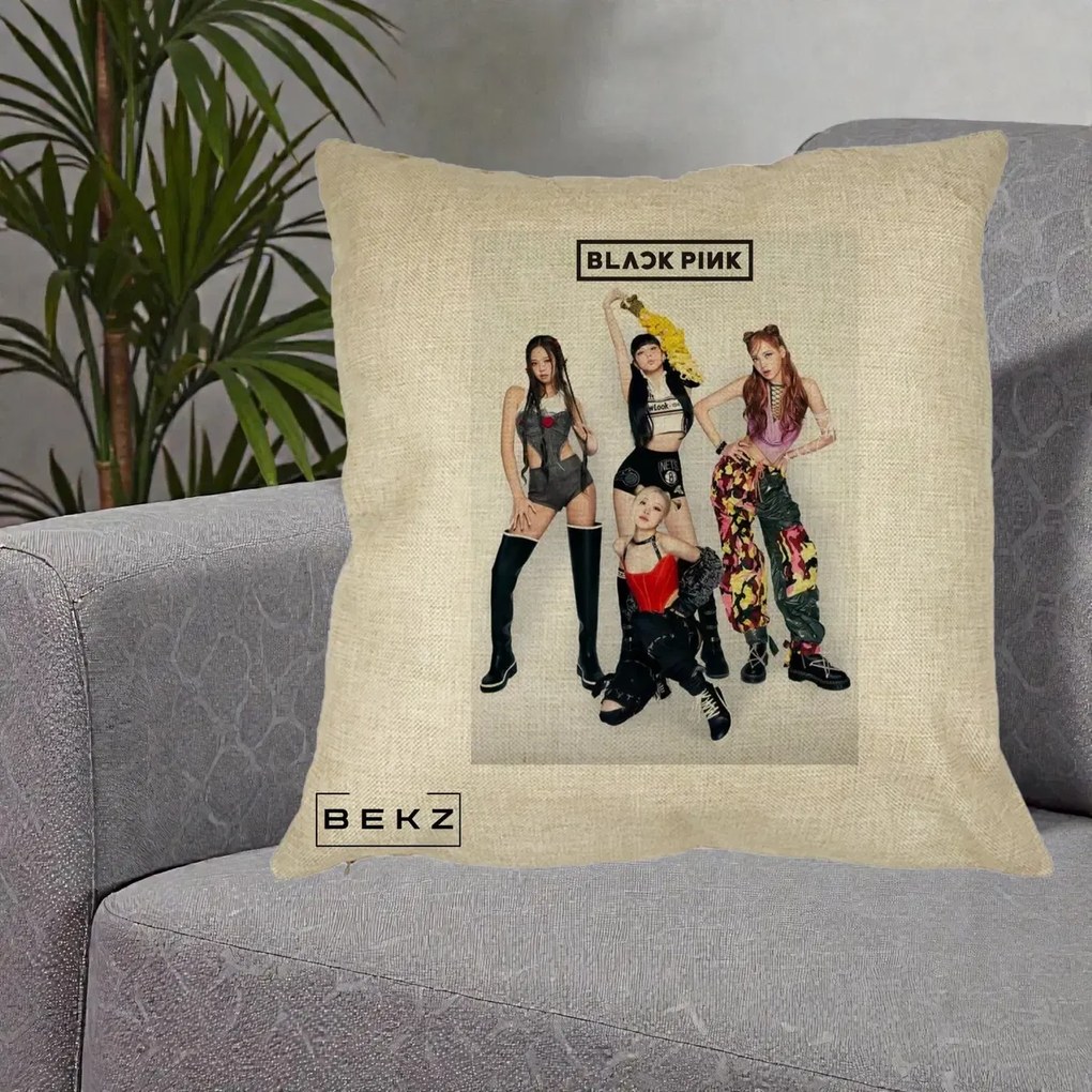 Perna Personalizata K-pop BLACKPINK Fotografie Grup Tinute Edgy, 40x40 cm, Crem, Husa Detasabila, Perna Inclusa, BEKZ®