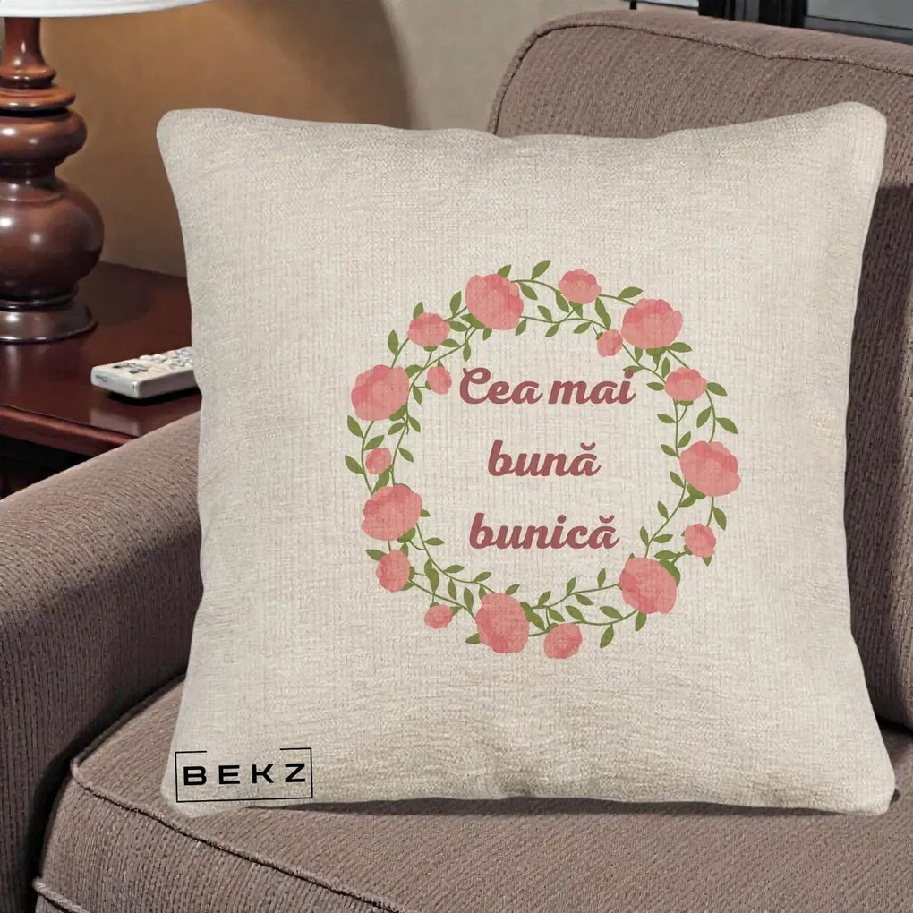 Cadou pentru Bunica - Perna Personalizata Cea Mai Buna Bunica Coronita Trandafiri Roz Clasic, 40x40 cm, Bej Canapea, Husa Detasabila, Perna Inclusa, BEKZ®