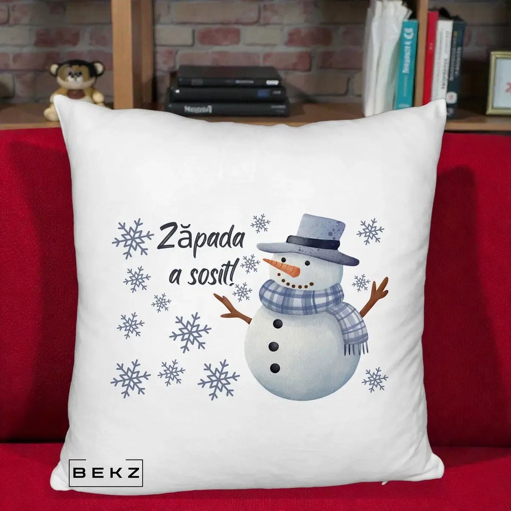 Perna Decorativa Zapada a Sosit Om de Zapada, 40x40 cm, Alb Pufos, Husa Detasabila, Perna Inclusa, BEKZ®