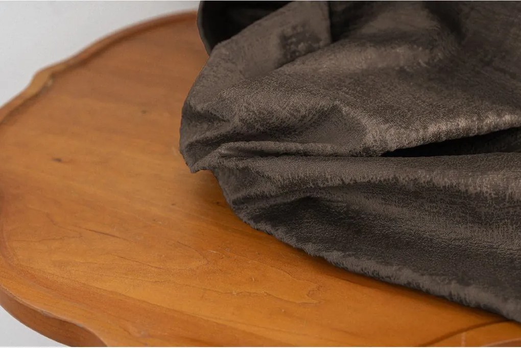 Draperie opaca LOOM VELVET 140x250 cm, maro Agatat: Inele metalice