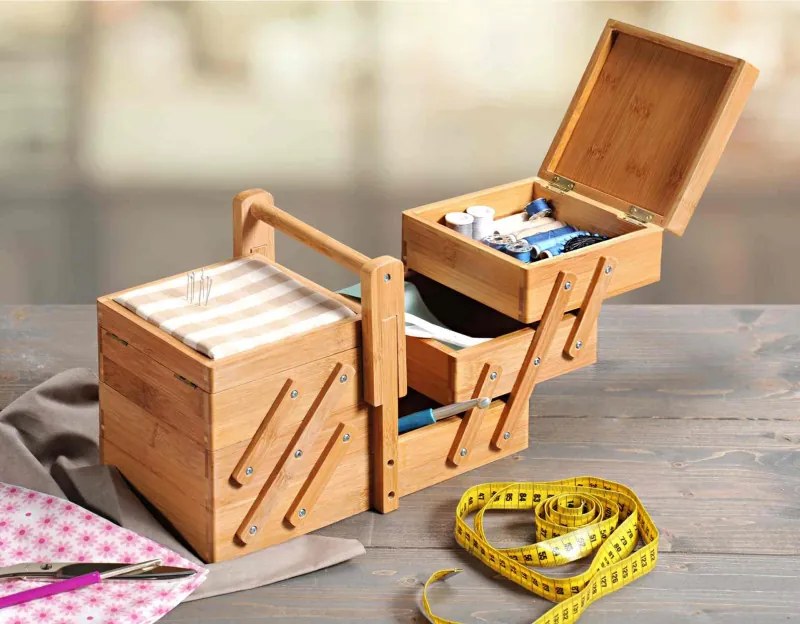 Cutie de depozitare pentru accesorii de cusut Kesper 58710, 6 compartimente, Pernă pentru ace, Bamboo, Maro