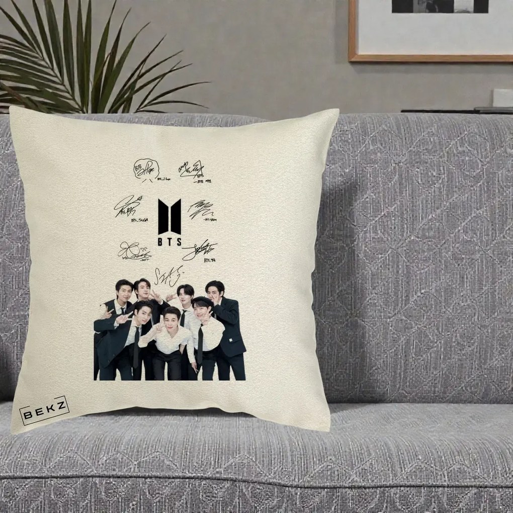 Perna Personalizata K-pop BTS Autografe Toti Membrii cu Fotografie, 40x40 cm, Ecru, Husa Detasabila, Perna Inclusa, BEKZ®