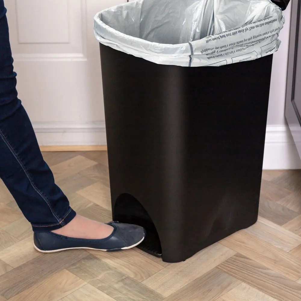 Coș cu pedală din plastic negru 40 l - Addis