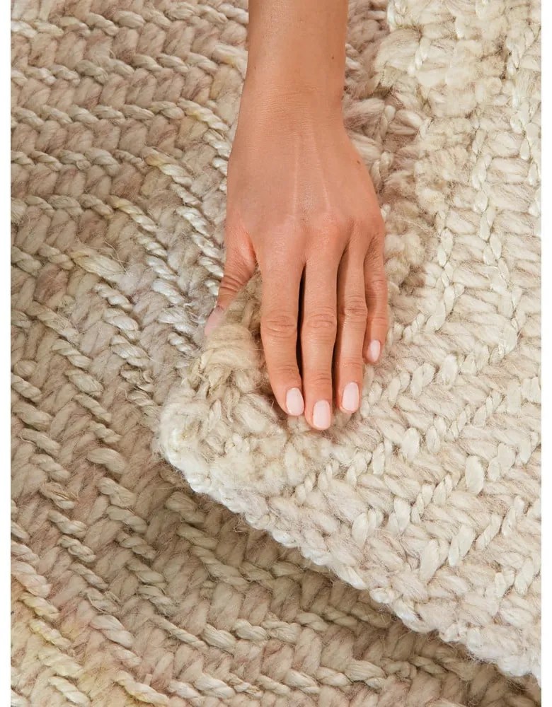 Covor crem-fildeș țesut manual din amestesc de lână 80x150 cm Majoli – Elle Decoration