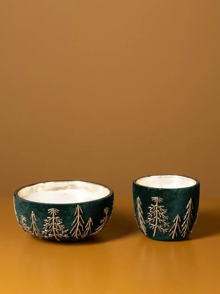 Lumânare decorativă din sticlă și catifea verde închis, brodată cu brazi aurii din mărgele, finisaj catifelat, 7 x 15 cm, „Sapinière”
