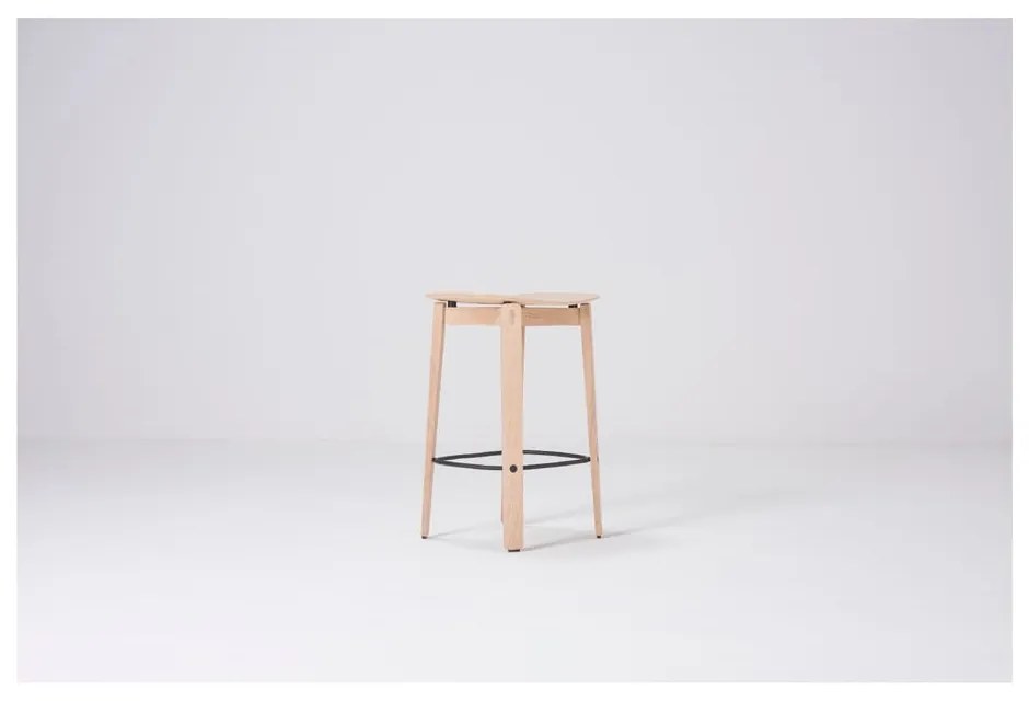 Scaun de bar din lemn de stejar Gazzda Nora, natural, înălțime joasă