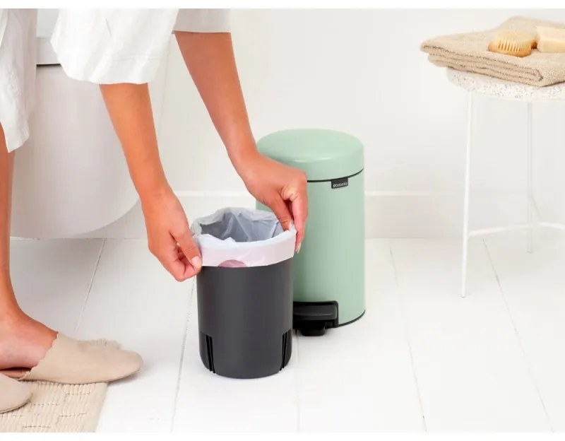 Cos de gunoi cu pedala Brabantia NewIcon 1008835, 3 L, Inchidere lina, Baza antiderapanta, Verde deschis
