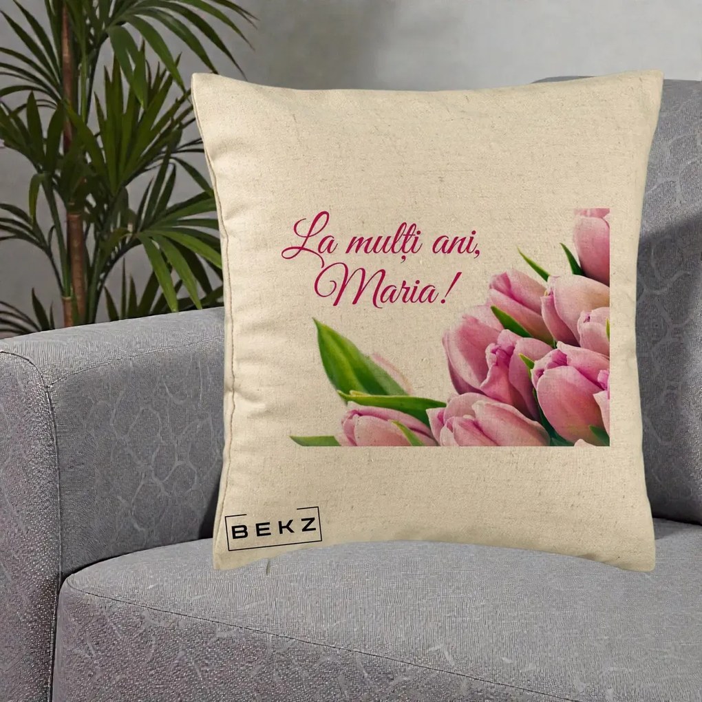 Cadou de Onomastica - Perna Personalizata La Multi Ani Maria Lalele, 40x40 cm, Bej, Husa Detasabila, Perna Inclusa, BEKZ®