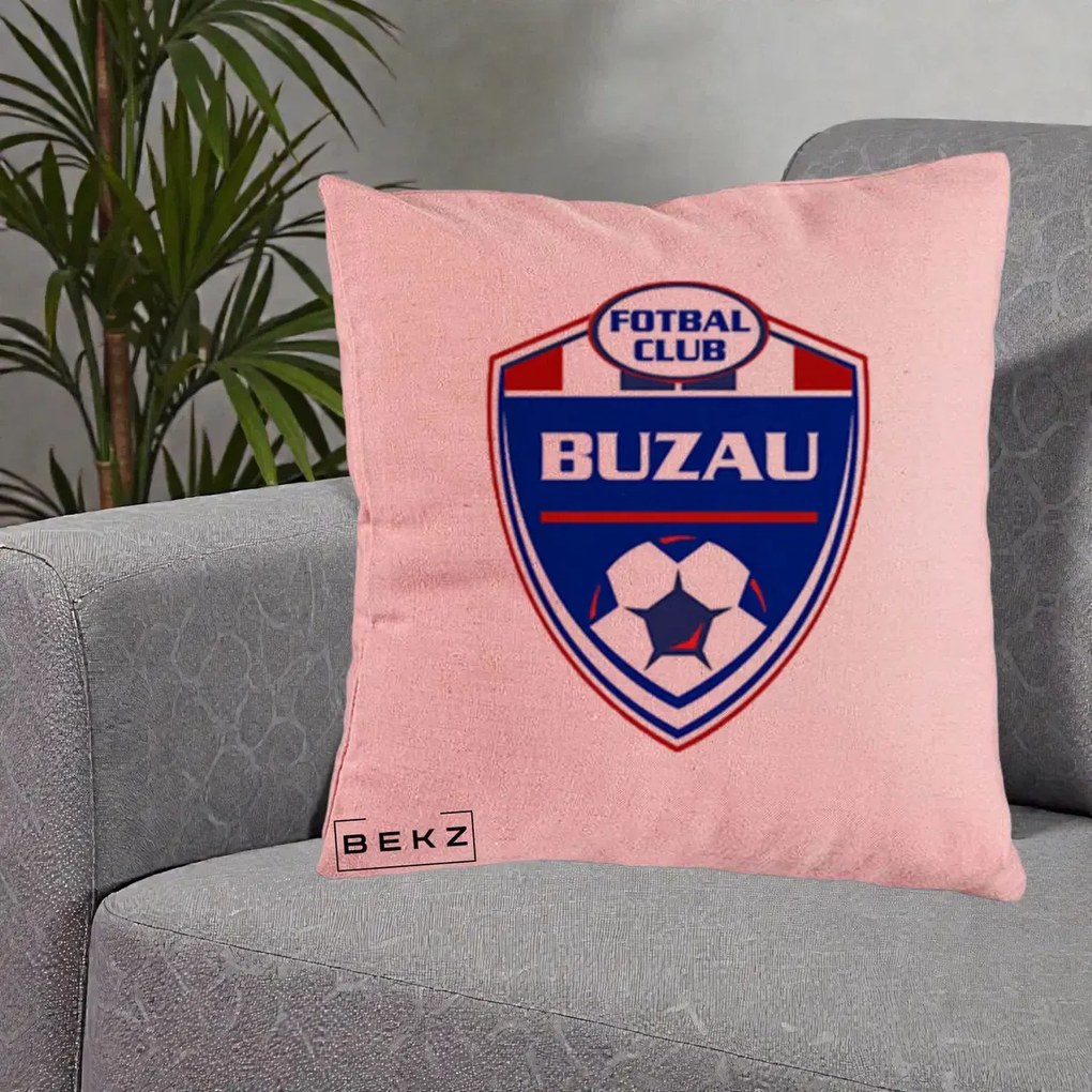 Perna Personalizata FC Buzau Fotbal, 40x40 cm, Roz, Husa Detasabila, Perna Inclusa, BEKZ®