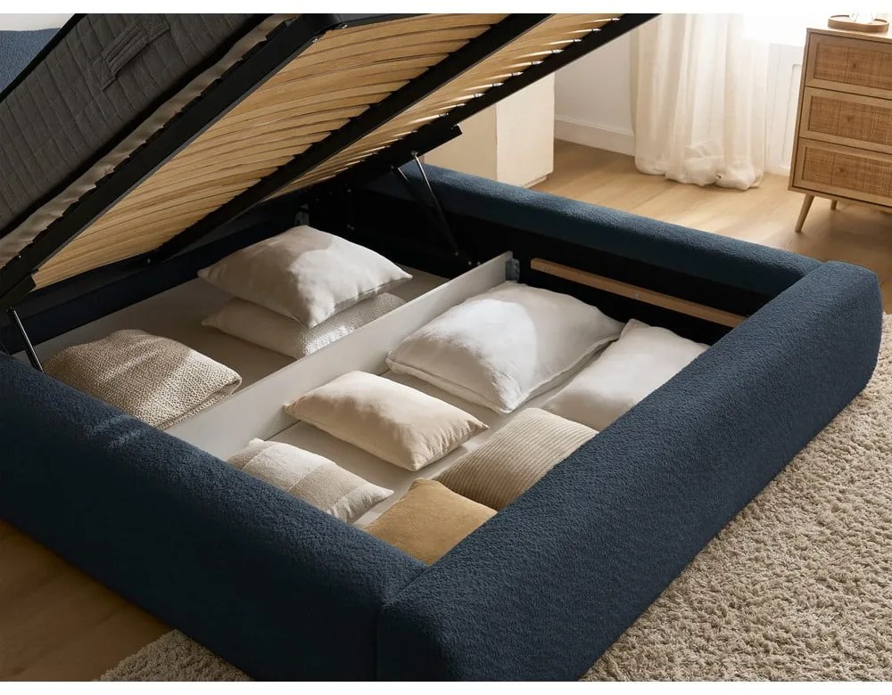 Pat matrimonial albastru închis tapițat cu spațiu de depozitare cu somieră 180x200 cm Orlane – Bobochic Paris