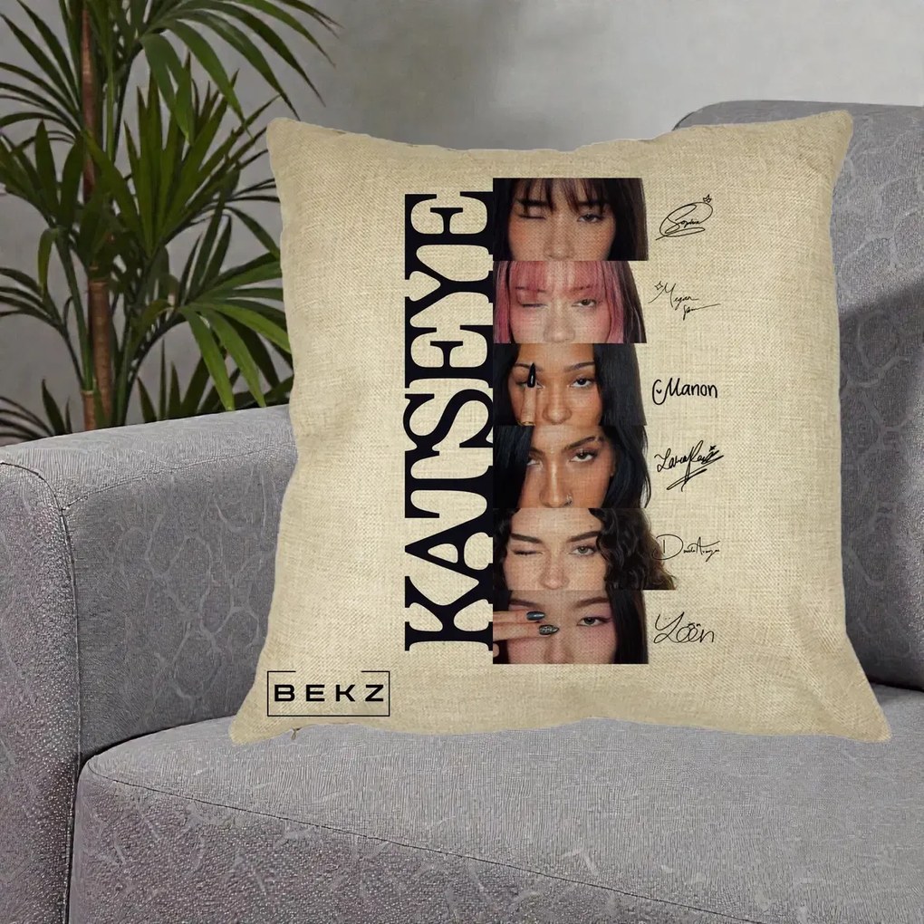 Perna Personalizata K-pop KATSEYE Semnaturi Membre Foto, 40x40 cm, Crem, Husa Detasabila, Perna Inclusa, BEKZ®