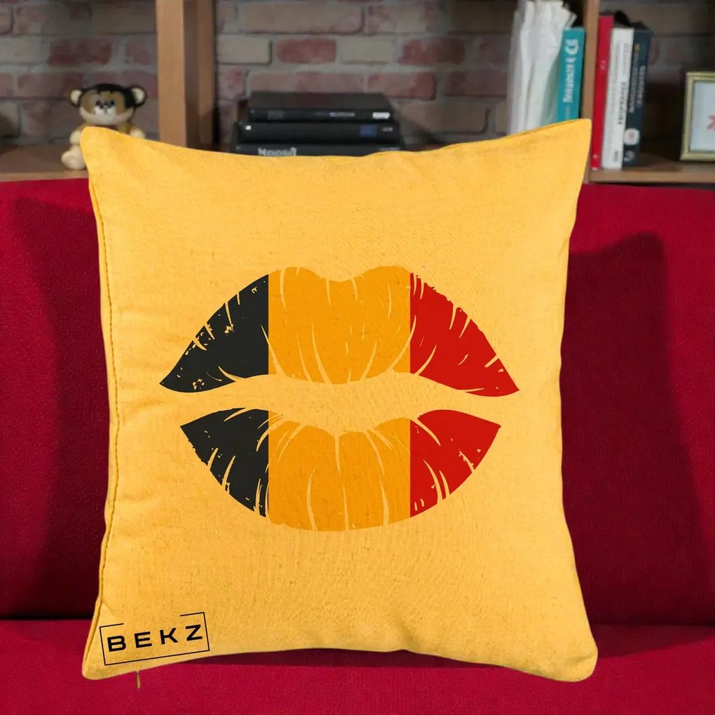 Perna Personalizata Buze Tricolor Romania, 40x40 cm, Galben, Husa Detasabila, Perna Inclusa, BEKZ®