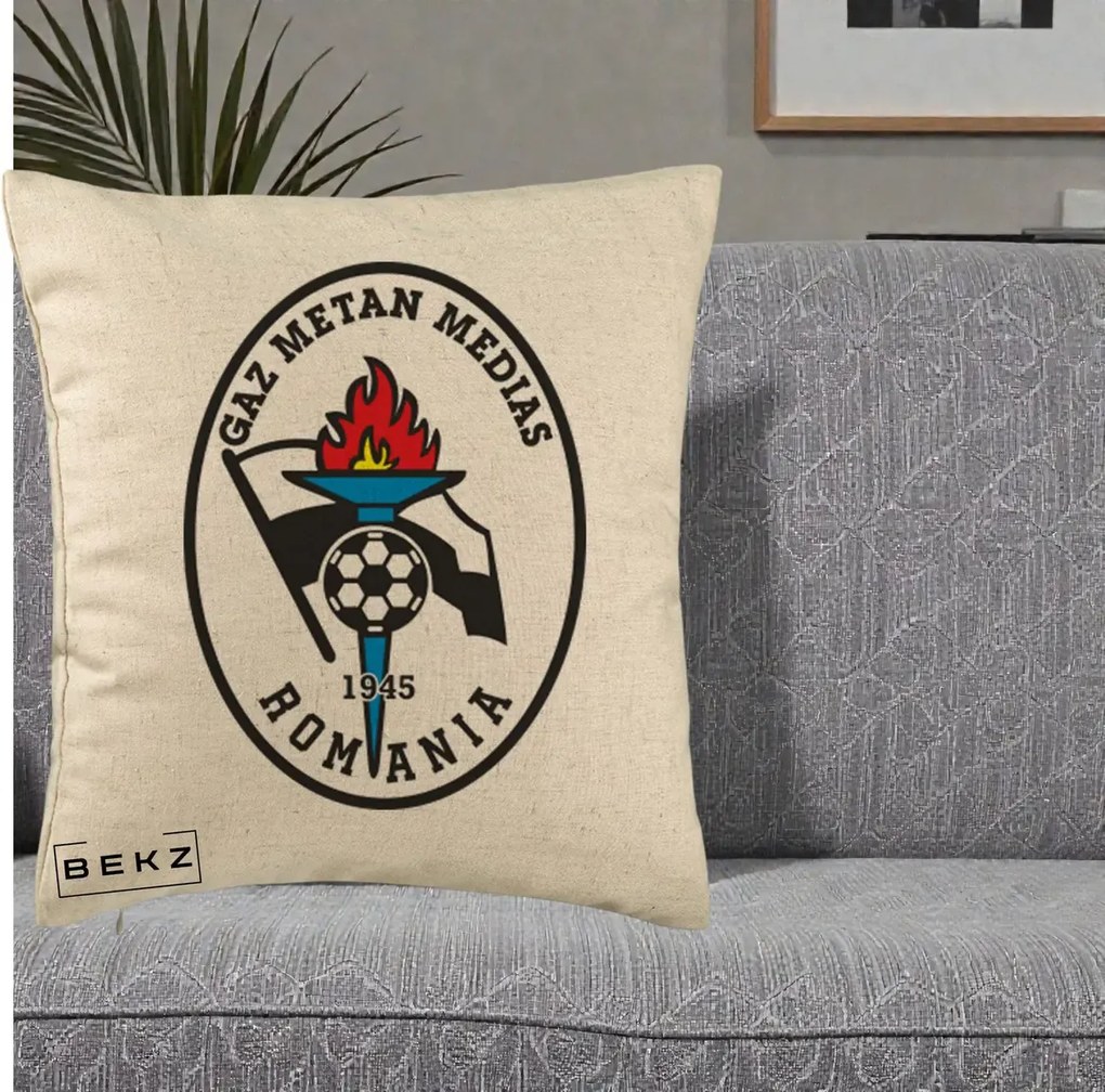Perna Personalizata Gaz Metan Medias 1945 Fotbal, 40x40 cm, Bej, Husa Detasabila, Perna Inclusa, BEKZ®