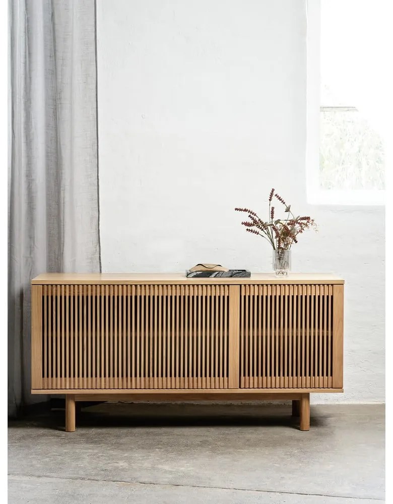 Comodă în culoare naturală joasă cu aspect de lemn de stejar 143x70 cm Tiber – Unique Furniture