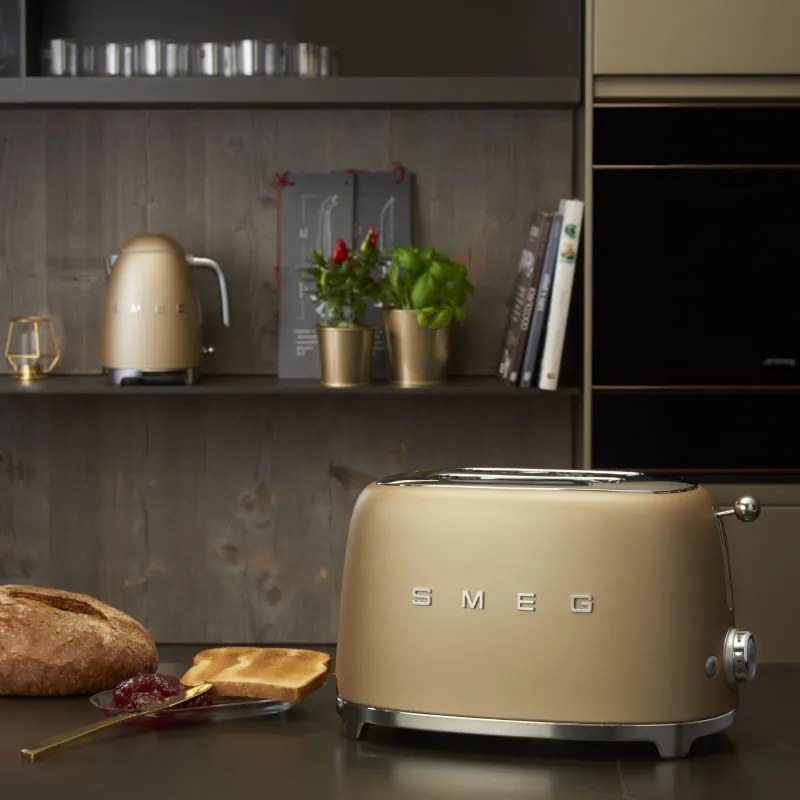 Prаjitor de pаine SMEG 50's Style TSF01CHMEU, 950 W, 2 felii, 6 trepte, Tava pentru firimituri, Cablu integrat, Otel inoxidabil, Sampanie