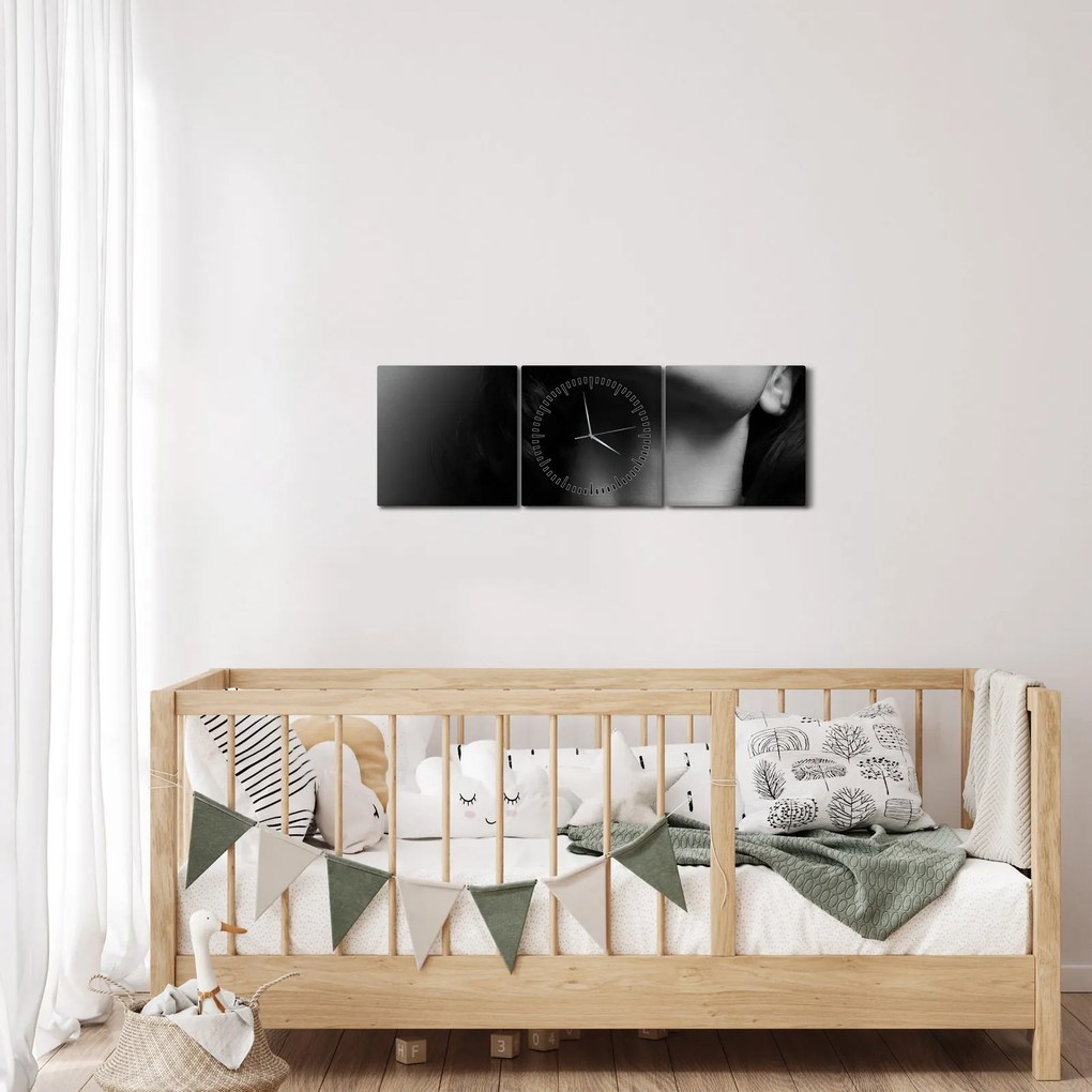 Tablou - Portretul unei femei cu ruj roșu (cu ceas) (90x30 cm)
