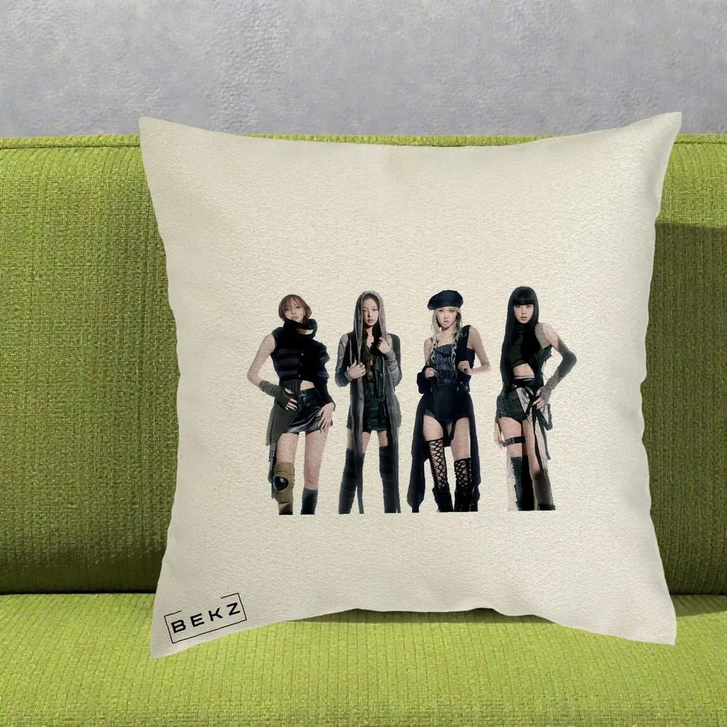 Perna Personalizata K-pop BLACKPINK Tinute Negre Elegante Grup, 40x40 cm, Ecru, Husa Detasabila, Perna Inclusa, BEKZ®