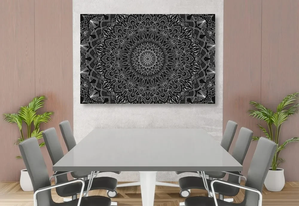 Tablou Mandala decorativă detaliată în design alb-negru