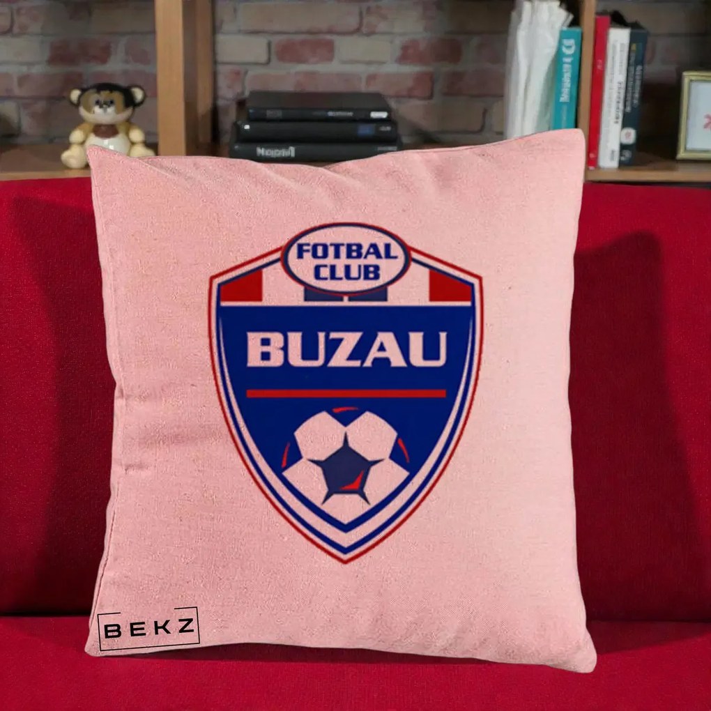 Perna Personalizata FC Buzau Fotbal, 40x40 cm, Roz, Husa Detasabila, Perna Inclusa, BEKZ®
