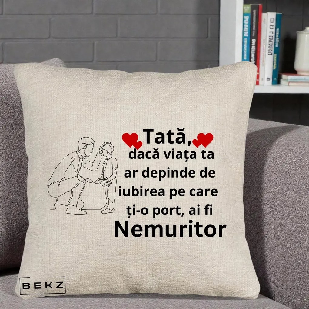 Cadou pentru Tata - Perna Personalizata Tata Nemuritor cu Inimi Rosii, 40x40 cm, Bej Canapea, Husa Detasabila, Perna Inclusa, BEKZ®