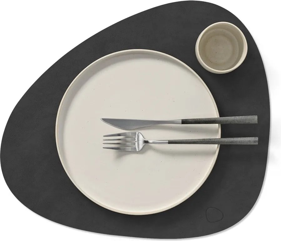 Suport pentru farfurii din piele ecologică 37x44 cm Curve L Nupo – LIND DNA