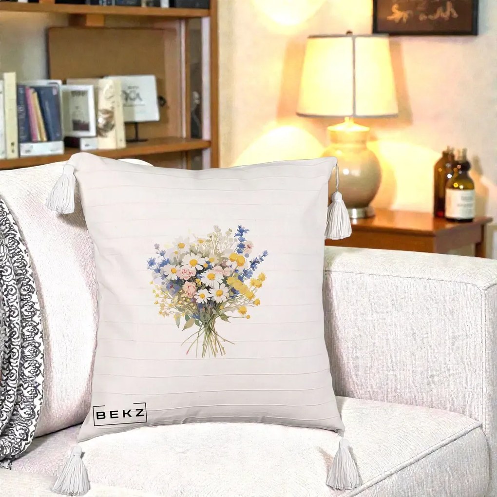 Perna Decorativa Buchet Camp Acuarela Margarete-Lavanda, 40x40 cm, Bej cu Franjuri, Husa Detasabila, Perna Inclusa, BEKZ®