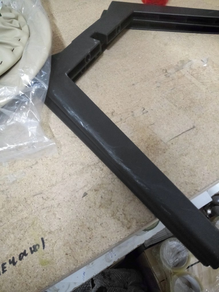 OFERTA Scaun bej BALI MARK cu picioare negre calitate II