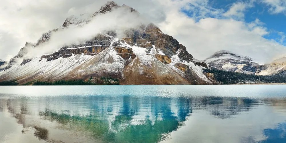 Tablou lac de munte în apropierea pădurii