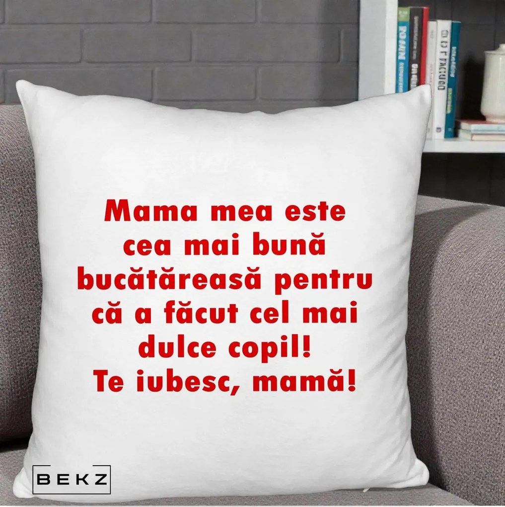 Cadou pentru Mama - Perna Personalizata Mama cea Mai Buna Bucatareasa, 40x40 cm, Alb Pufos, Husa Detasabila, Perna Inclusa, BEKZ®