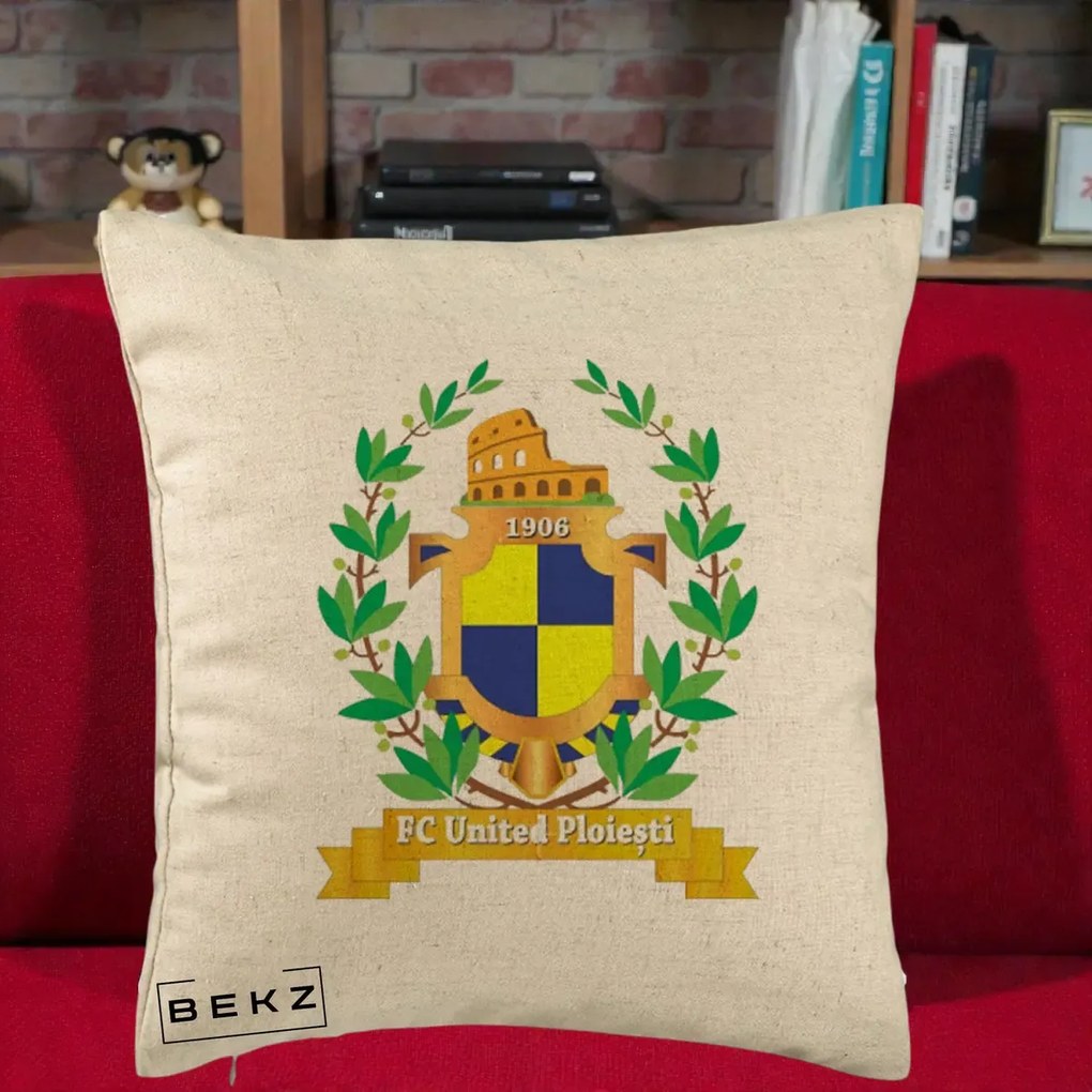 Perna Personalizata FC United Ploiesti 1906 Fotbal, 40x40 cm, Bej, Husa Detasabila, Perna Inclusa, BEKZ®