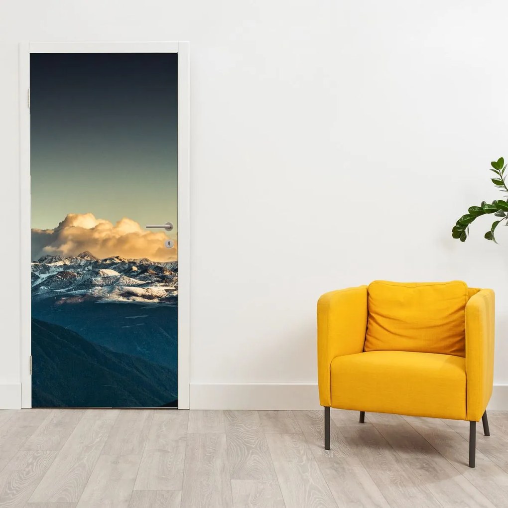 Fototapet pentru ușă - Vârfurile munților (95x205cm)