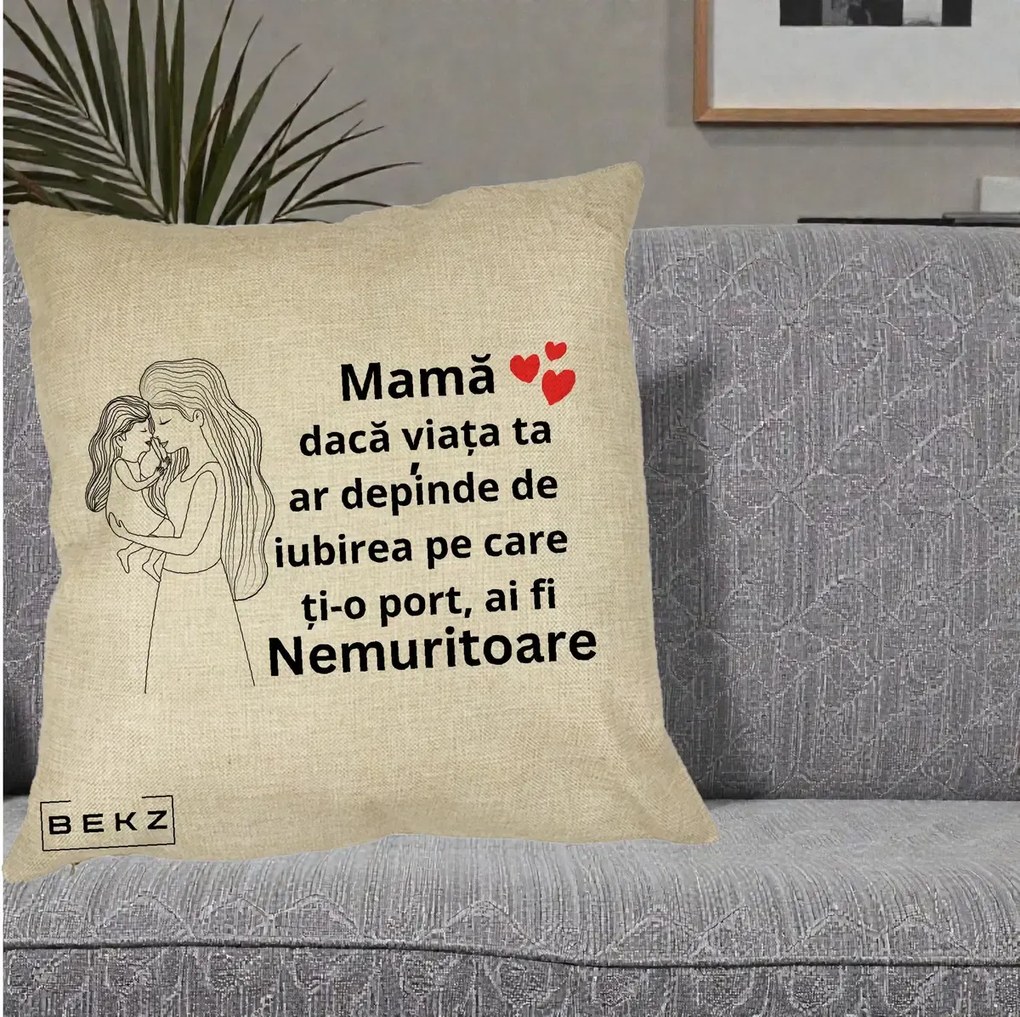 Cadou pentru Mama - Perna Personalizata Mama Nemuritoare cu Copilul in Poala, 40x40 cm, Crem, Husa Detasabila, Perna Inclusa, BEKZ®